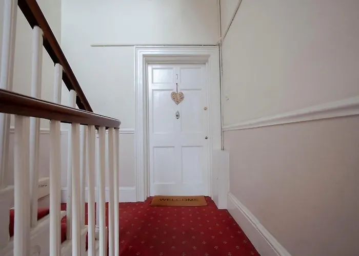 ※ Spacious, Central Bath Apartment ※